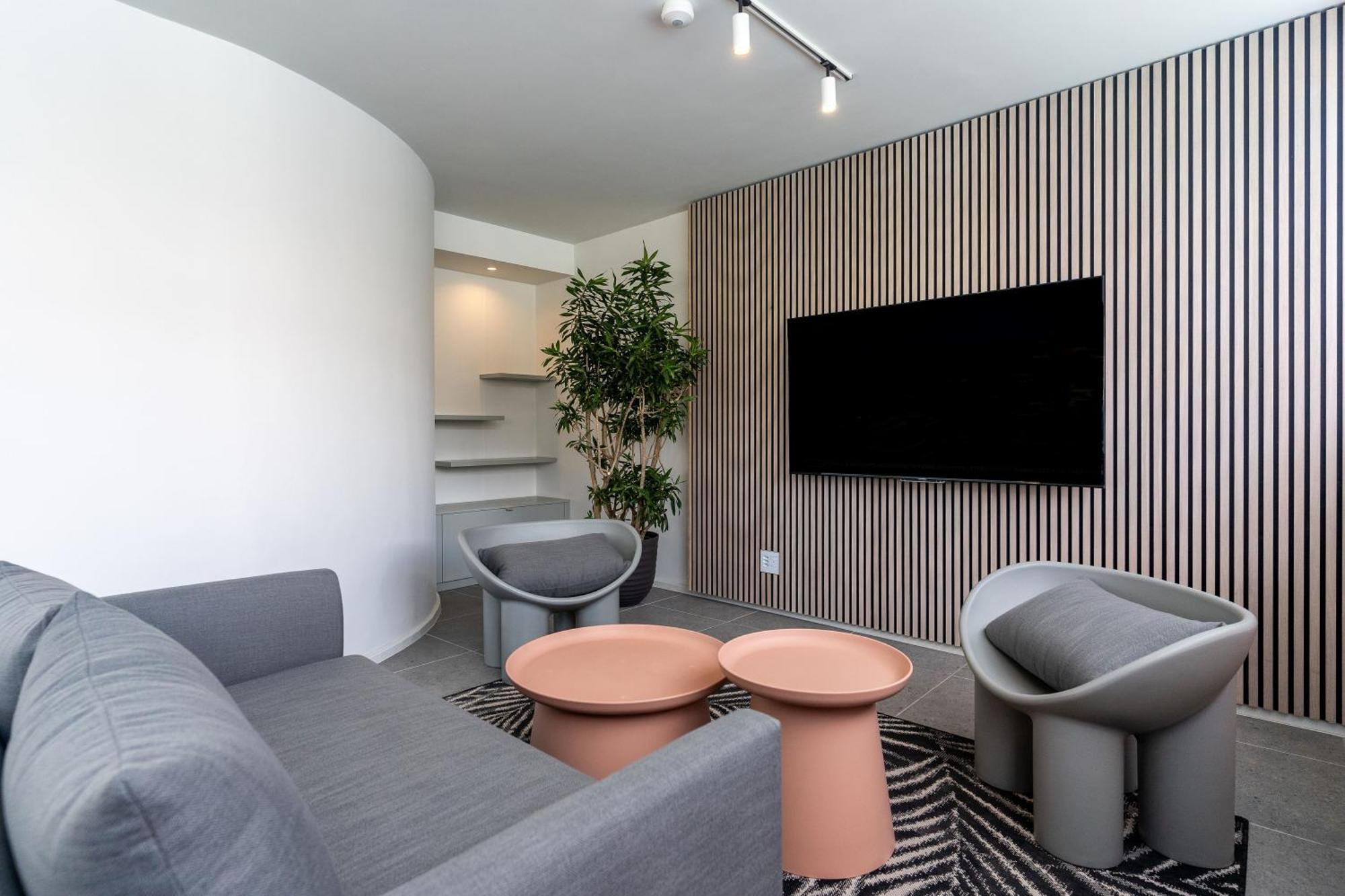 The Rose404: Aprt With Iconic Mountain Views